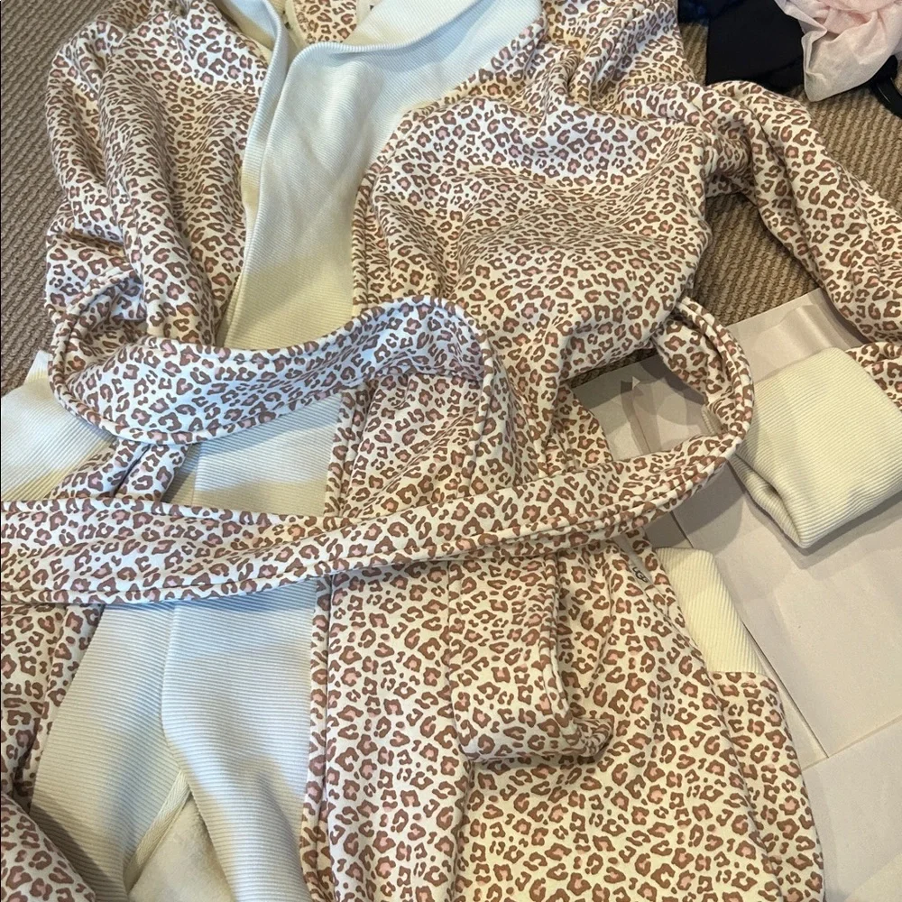 NWT UGG karoline fleece lined Cream and Tan Women's Robe size medium